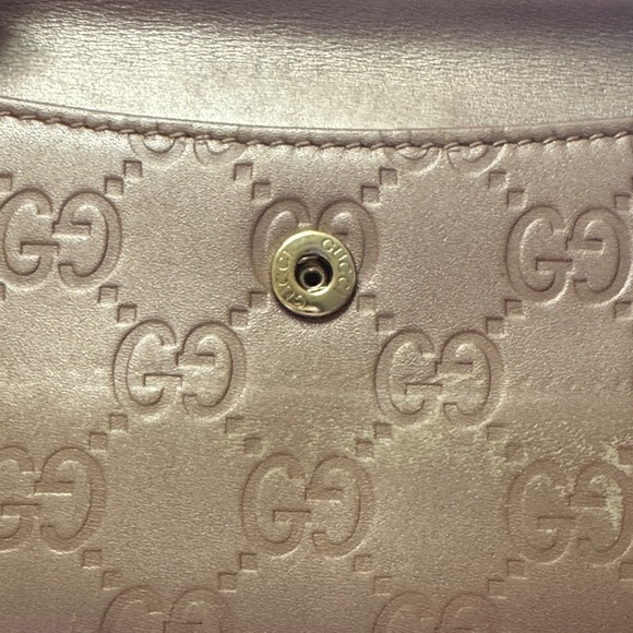 Gucci Tan Wallet with Heart Clasp - Picture 16 of 16